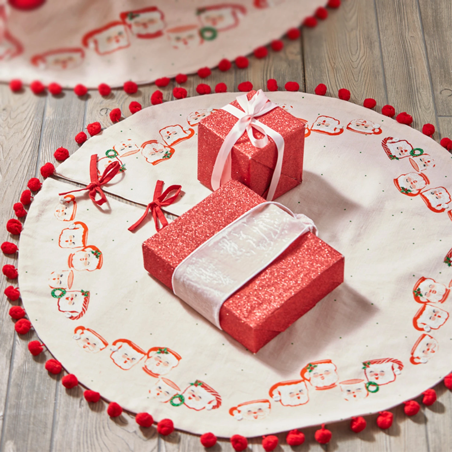 Raz 52" Pink Santa Mug Christmas Tree Skirt 4319327