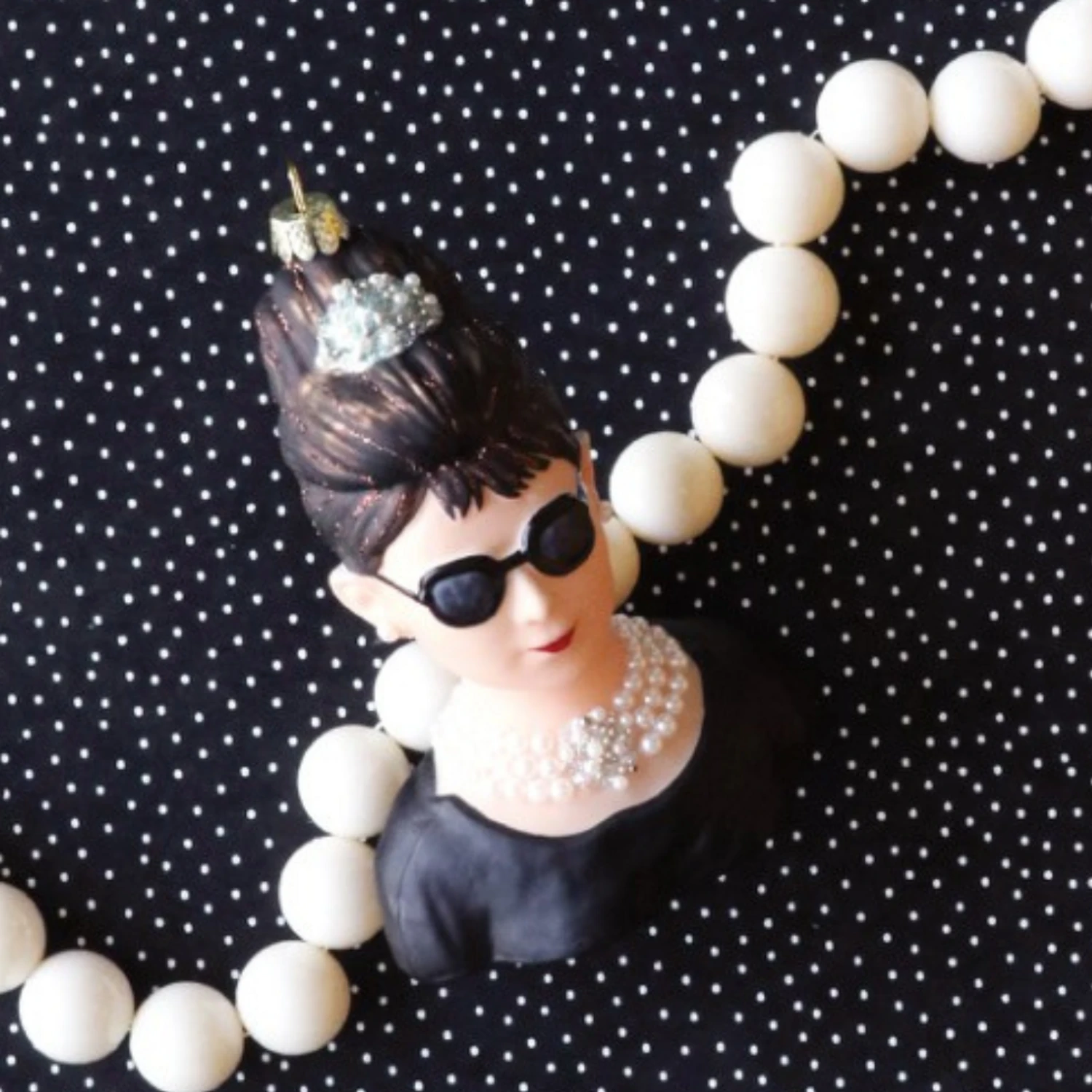 Cody Foster 5.25" Audrey Hepburn Breakfast At Tiffany's Glass Christmas Ornament GO-6732 3 Cody Foster 5.25" Audrey Hepburn Breakfast At Tiffany's Glass Christmas Ornament GO-6732