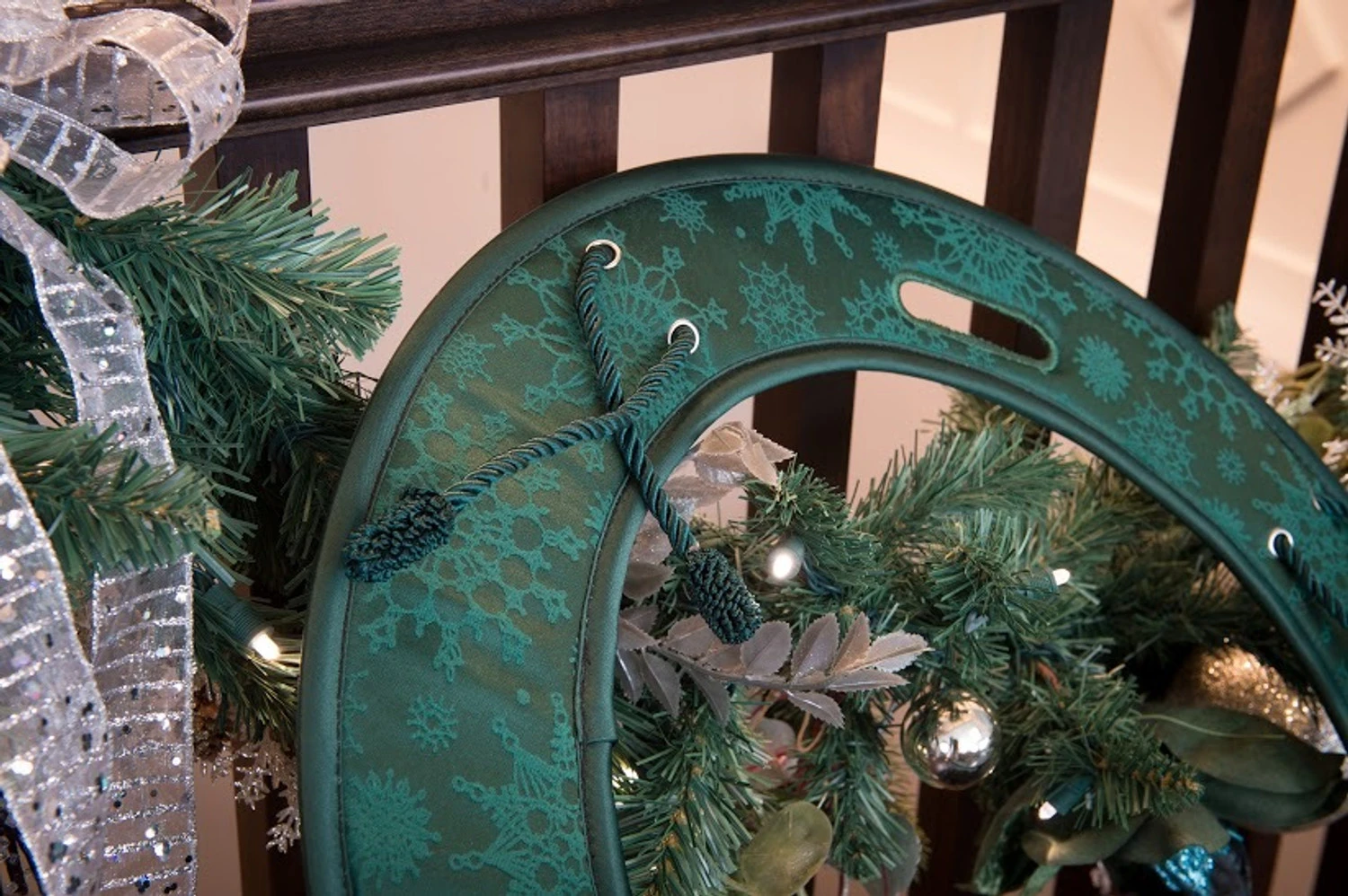 Village Lighting Deluxe Door Saver For Christmas Wreaths V-11101-DLX 8 Village Lighting Deluxe Door Saver For Christmas Wreaths V-11101-DLX - Image 6